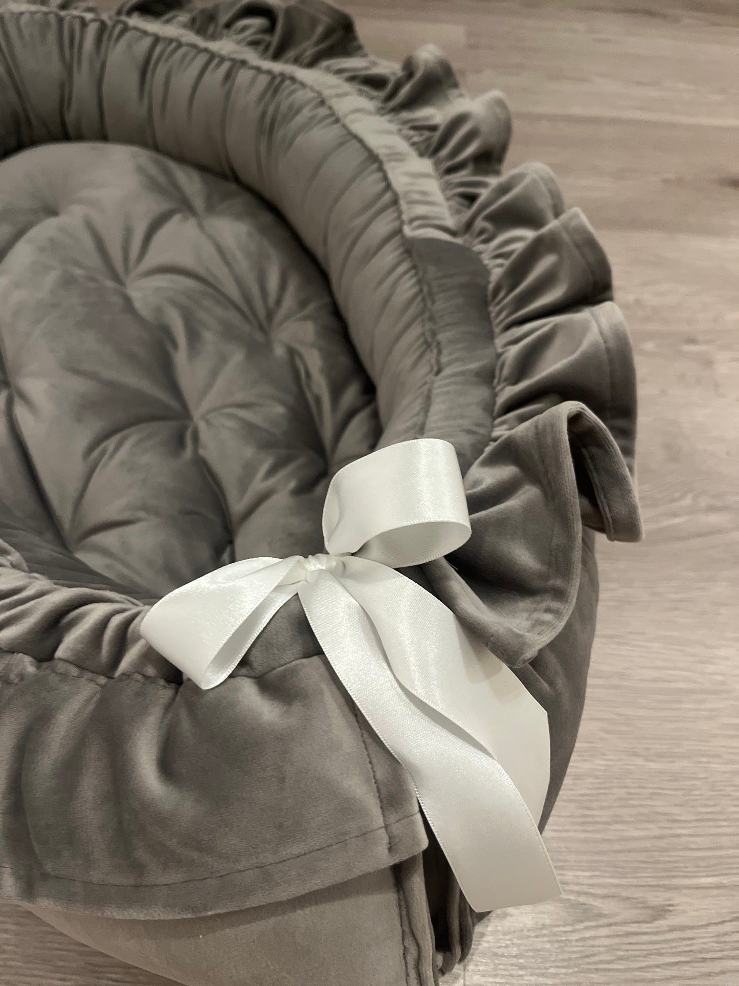 Babynest i sammet