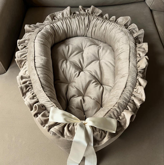 Babynest i sammet